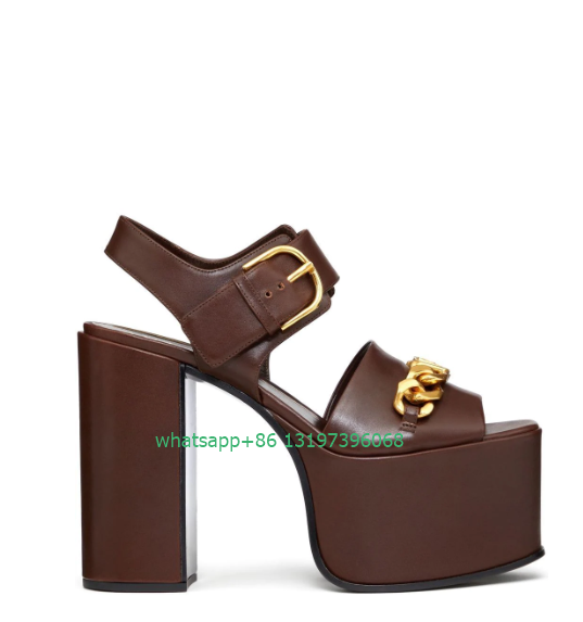 Gold Chain Sandal - Damen-Plateausandalen mit goldener Kette und Schnalle,