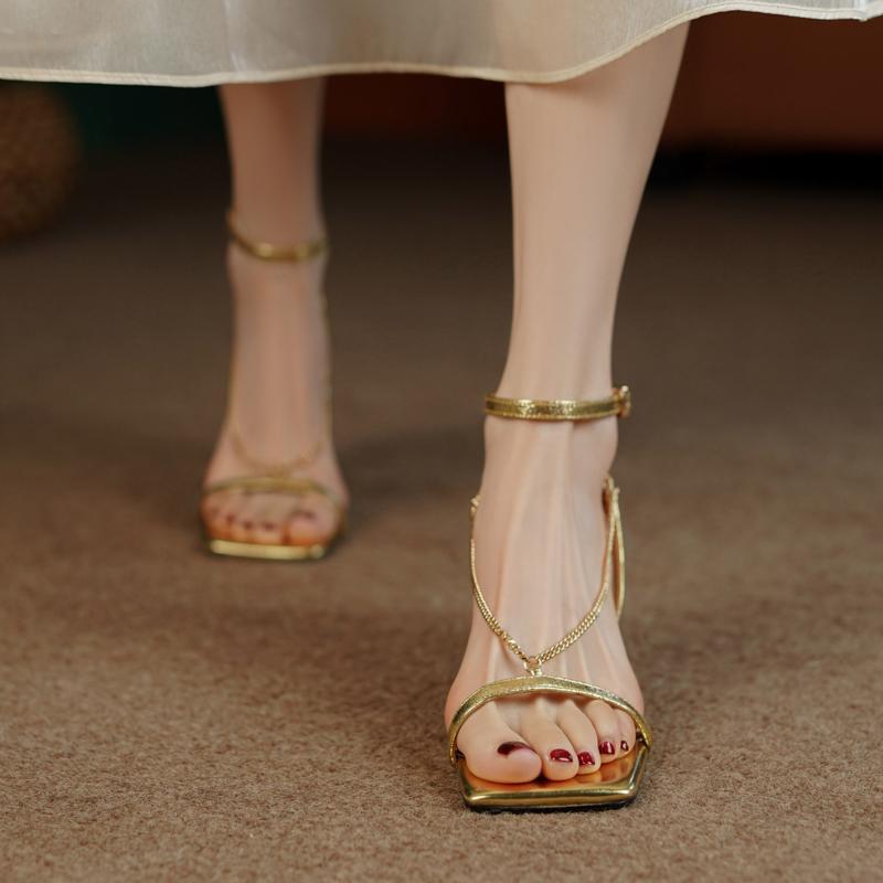 Goldene Damenmode-Sandalen, of – Gold Chain Sandal Bewertung und Preis